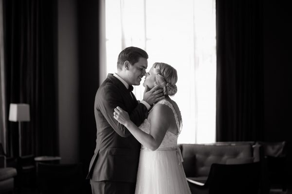 Chicago-Wedding-Photographer-Rebecca-Marie-Photography-Lakeshore-in-Love027