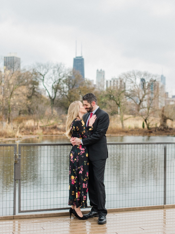 elegant-lincoln-park-engagement-photo