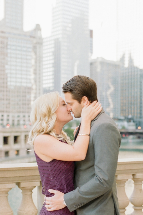 elegant-winter-chicago-engagement-photo