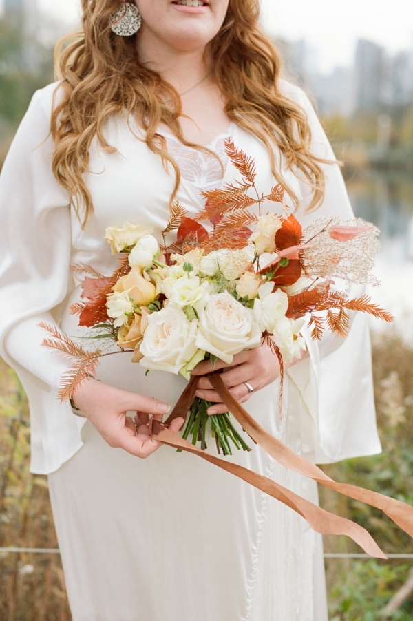 stunning-fall-bouquet-elopement-photo