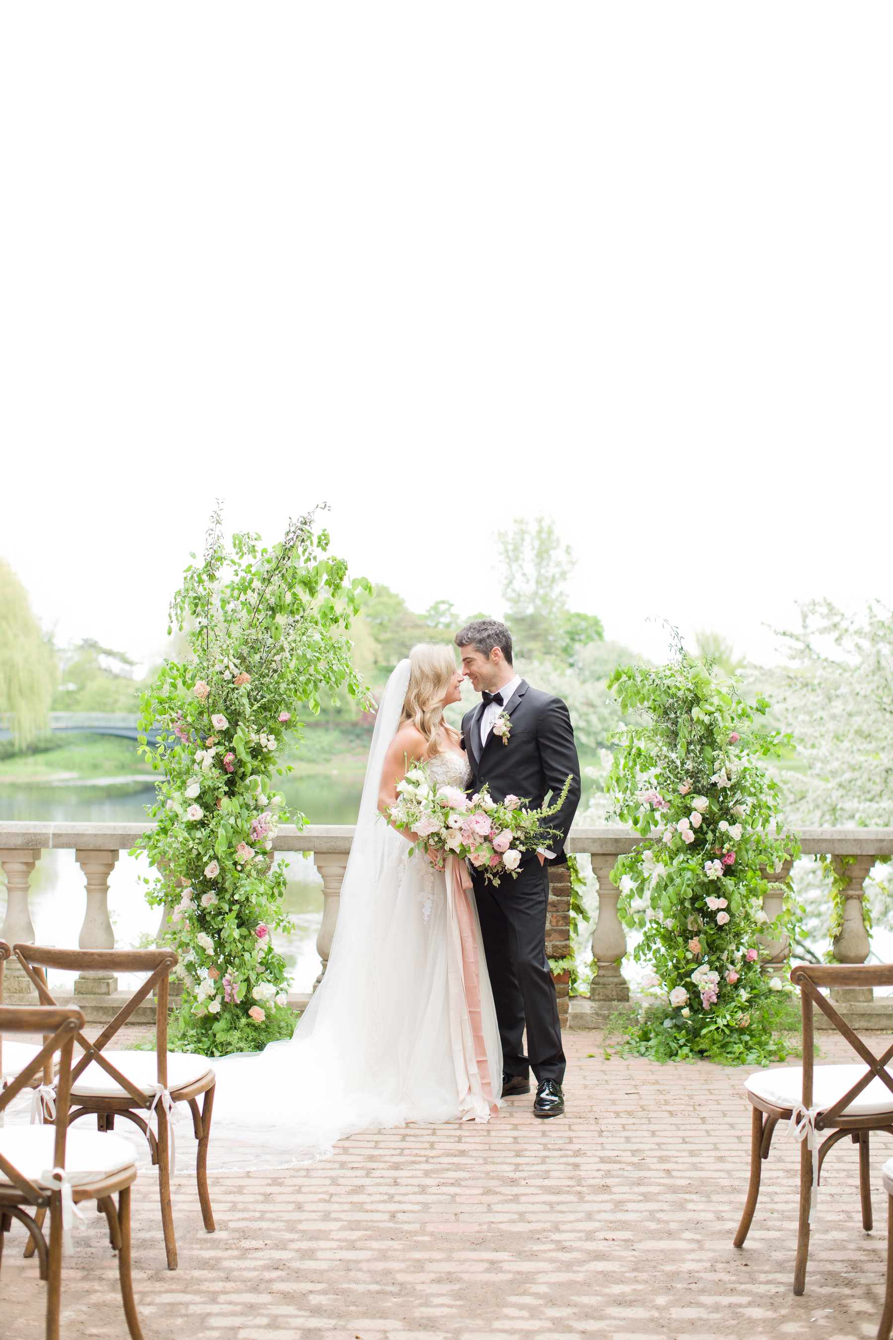 Chicago Botanic Garden Romantic Wedding Inspiration (11)