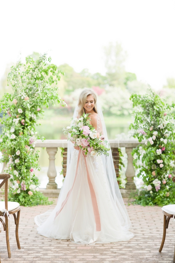 Chicago Botanic Garden Romantic Wedding Inspiration (17)