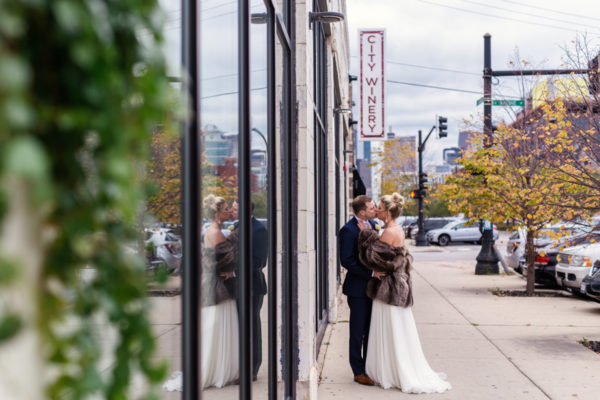 City-Winery-Chicago-wedding-by-Emma-Mullins-Photography-25