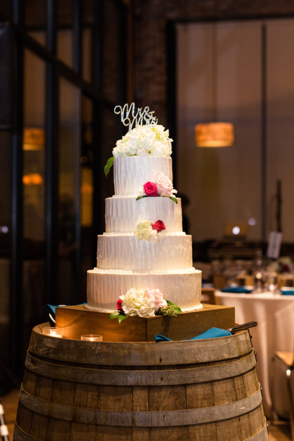 City-Winery-Chicago-wedding-by-Emma-Mullins-Photography-41
