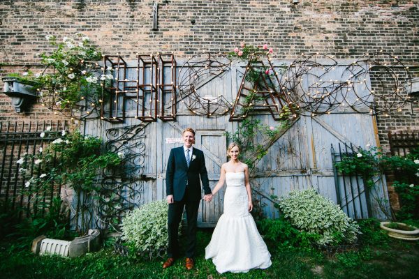 Bride-and-Groom-Outdoor-Chicago-Portrait-Pen-Carlson