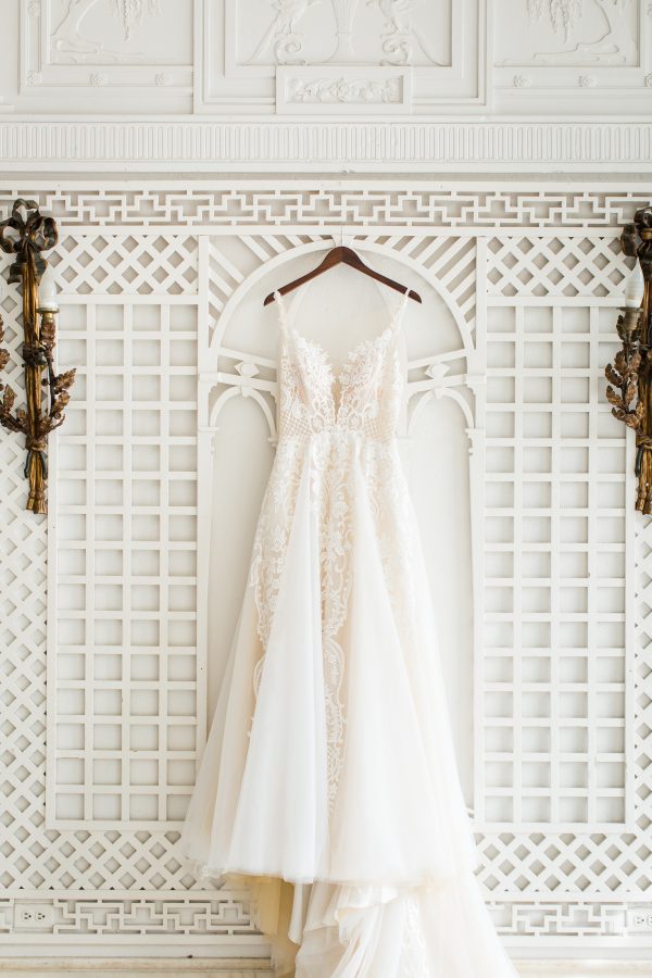 Elegant Blush Wedding Inspiration Armour House Lake Forest (2)