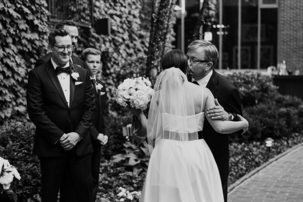 Ivy-Room-Chicago-Wedding-by-Emma-Mullins-Photography-22