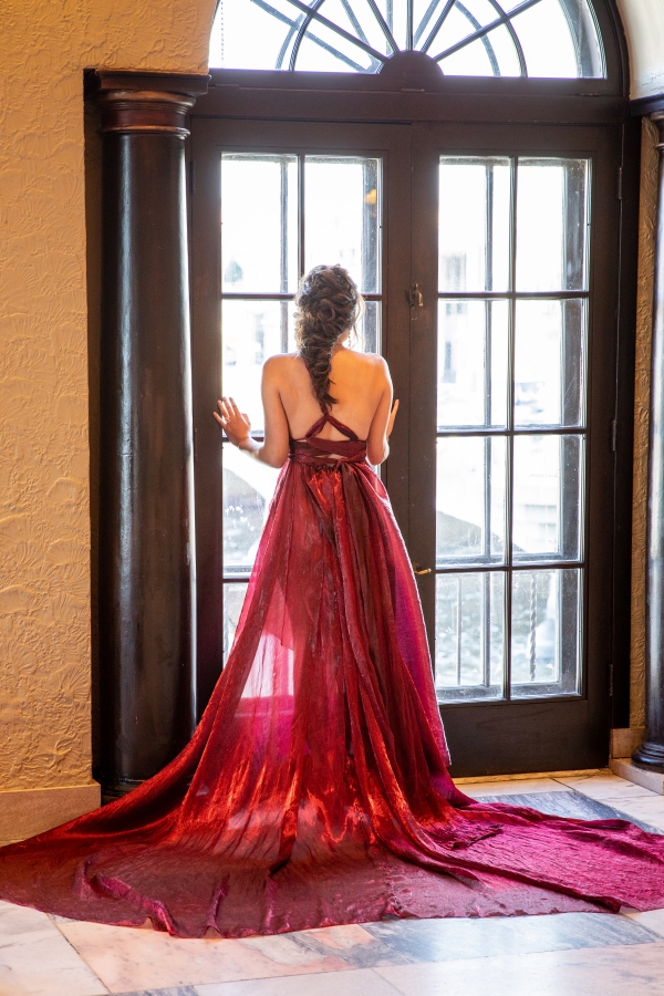 Dramatic Black and Red Wedding Inspiration at Hotel Baker in St Charles (9)