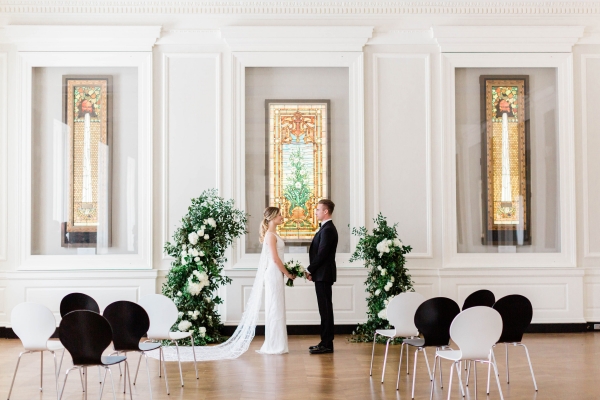 Modern Black White and Green Wedding Inspiration at the Chicago History Museum (21)
