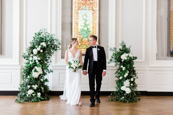 Modern Black White and Green Wedding Inspiration at the Chicago History Museum (39)