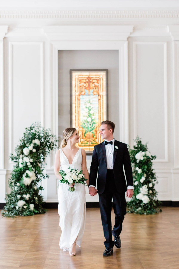 Modern Black White and Green Wedding Inspiration at the Chicago History Museum (40)