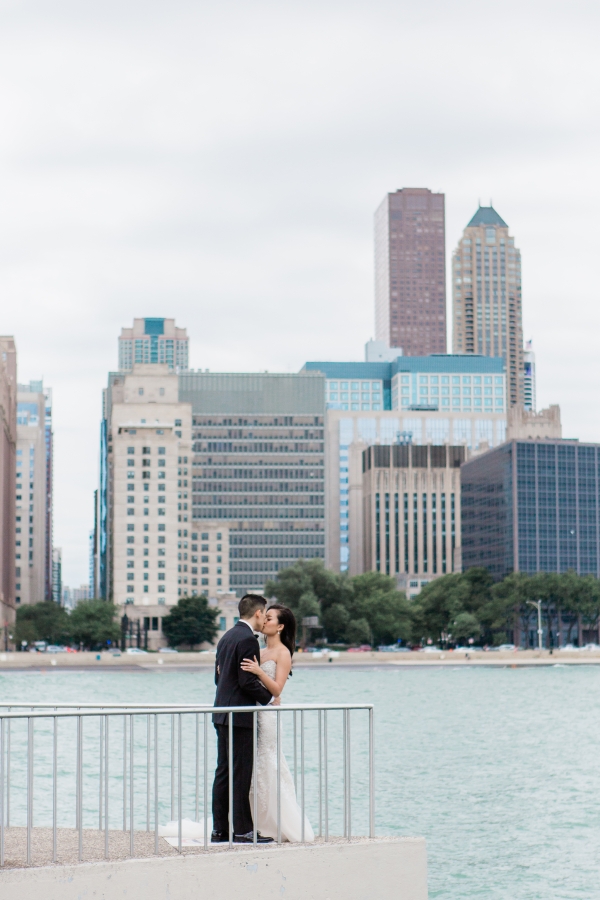 Bride and Groom Chicago Skyline Olive Park