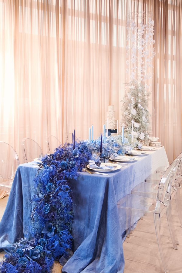 Ombre Blue Chicago Loft Wedding Inspiration (5)