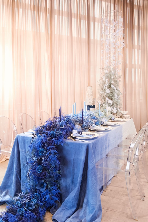 Ombre Blue Chicago Loft Wedding Inspiration (6)