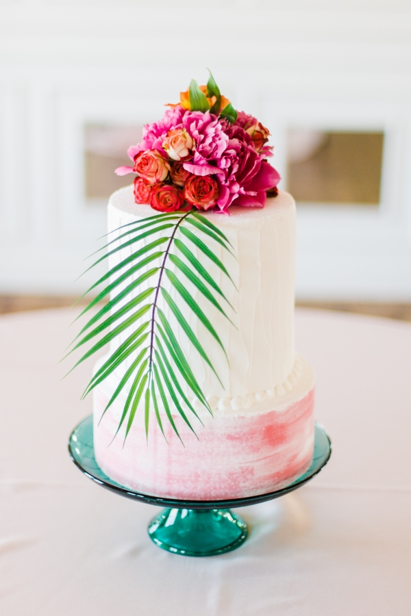 Highlights cake and florals