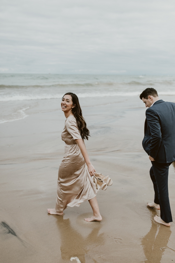 Chicago Beach Waves Engagement Session Uriel Photography (1)