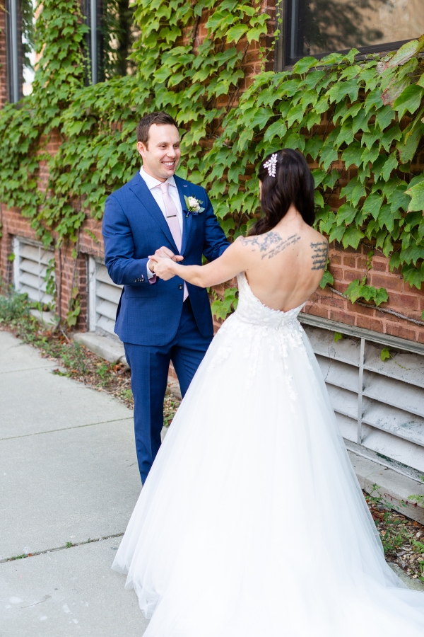 Room 1520 Chicago Wedding from Alexandra Lee Photography (35)