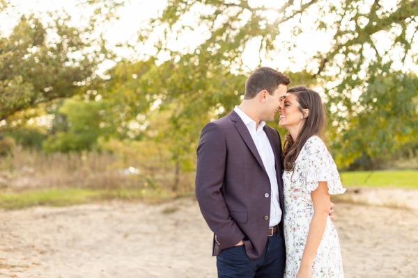 Brittany-and-Scott-Pen-and-Lens-photography-Chicago-photographer-North-Avenue-Beach-Engagement-Session-14