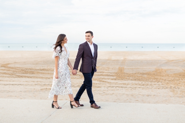 Brittany-and-Scott-Pen-and-Lens-photography-Chicago-photographer-North-Avenue-Beach-Engagement-Session-15