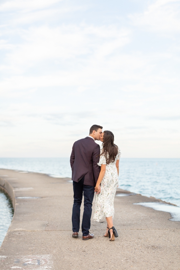 Brittany-and-Scott-Pen-and-Lens-photography-Chicago-photographer-North-Avenue-Beach-Engagement-Session-3