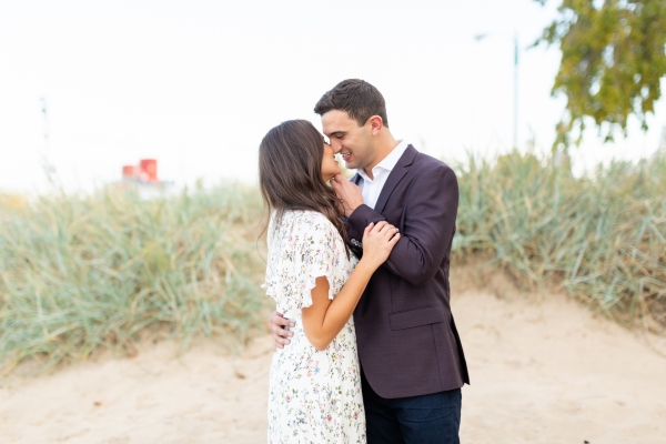 Brittany-and-Scott-Pen-and-Lens-photography-Chicago-photographer-North-Avenue-Beach-Engagement-Session-9
