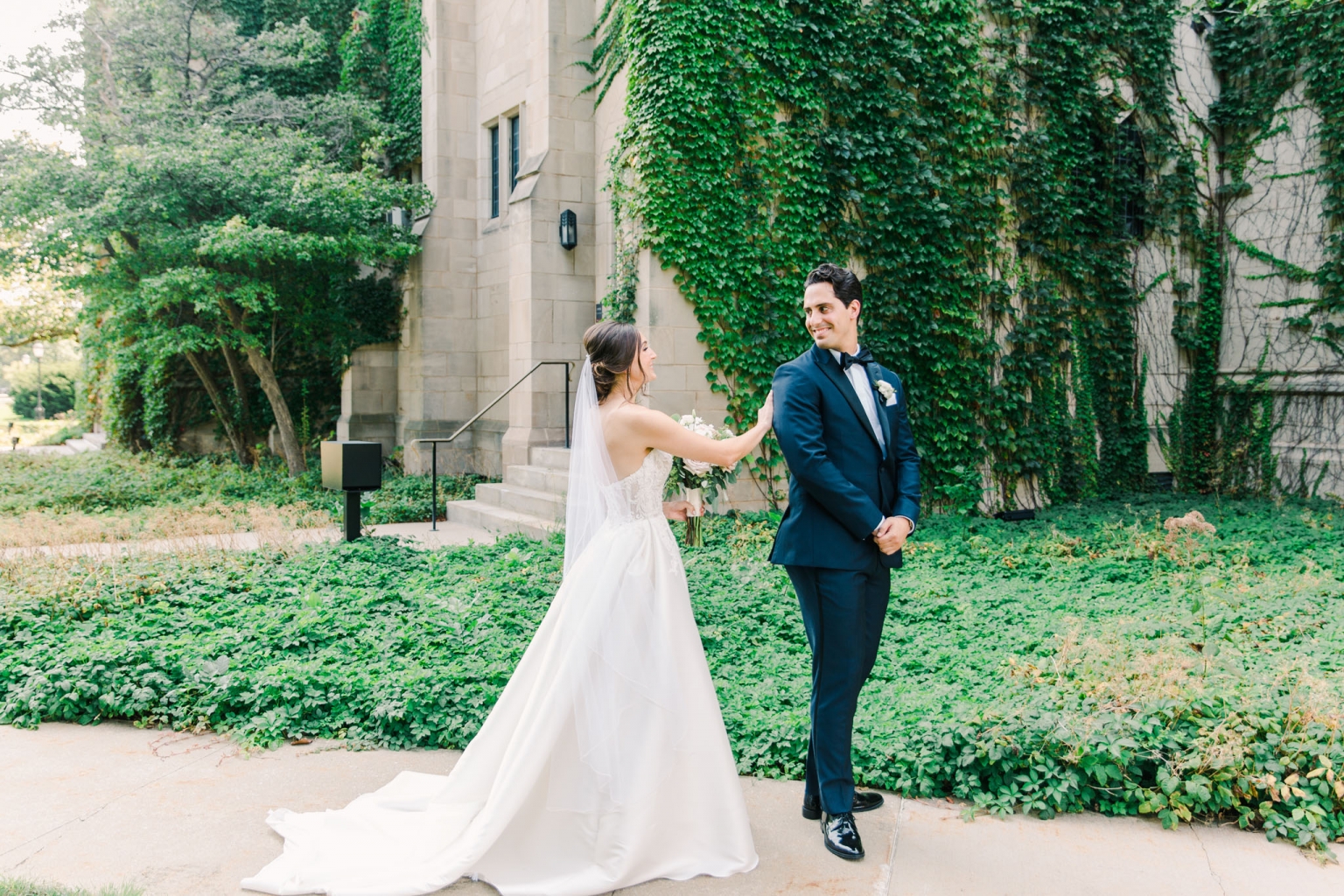 Classic And Elegant Chicago Zhou B. Art Center Wedding – Lakeshore In Love