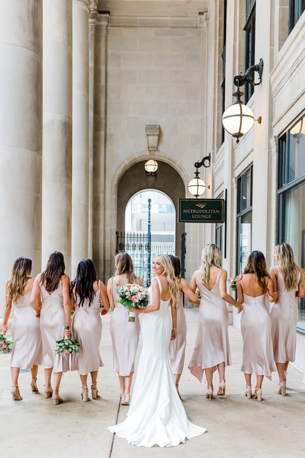 Classy Chicago Spring Wedding at the Industrial City Hall Events_0201