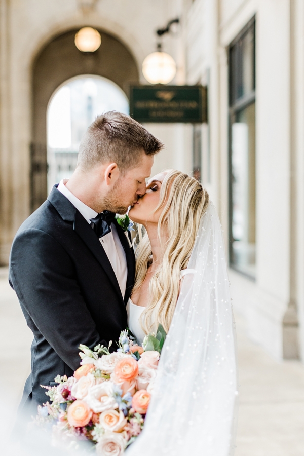 Classy Chicago Spring Wedding at the Industrial City Hall Events_0233