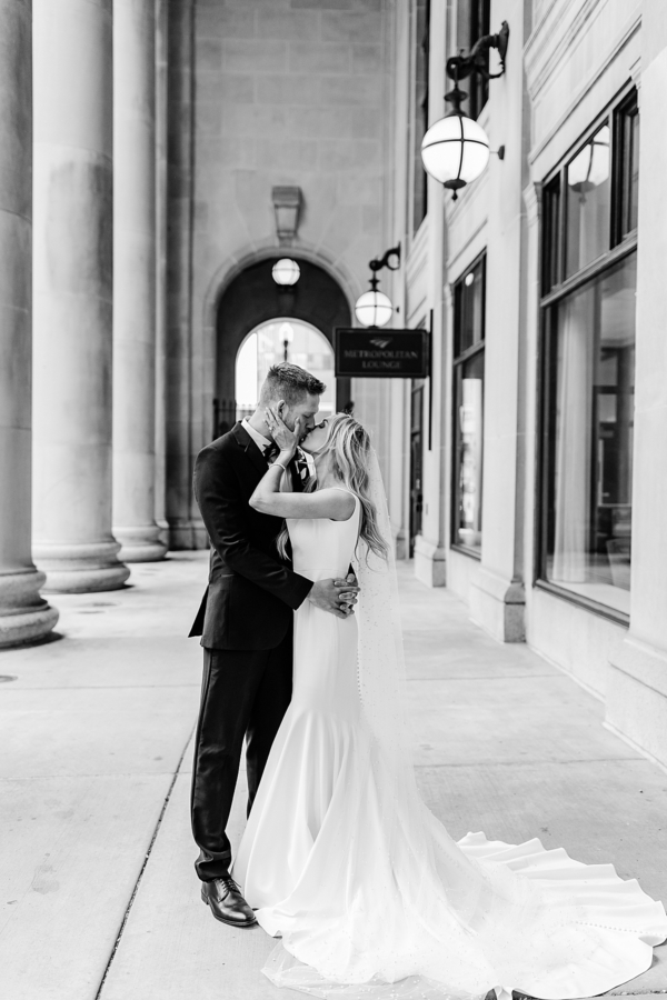 Classy Chicago Spring Wedding at the Industrial City Hall Events_0238