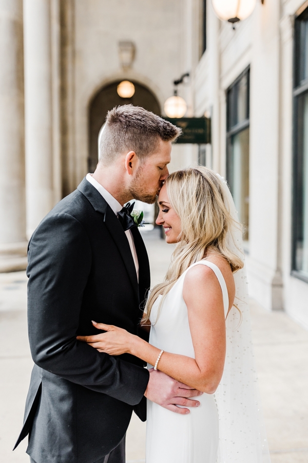 Classy Chicago Spring Wedding at the Industrial City Hall Events_0239