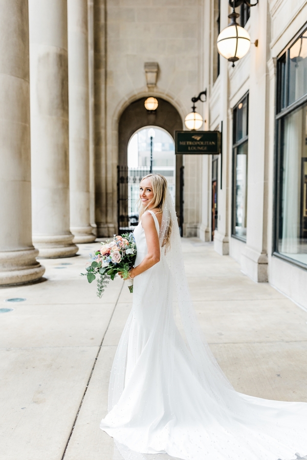 Classy Chicago Spring Wedding at the Industrial City Hall Events_0240