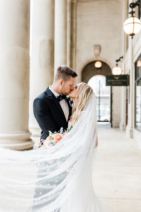 Classy Chicago Spring Wedding at the Industrial City Hall Events_0246