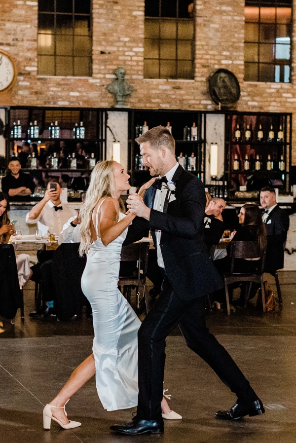 Classy Chicago Spring Wedding at the Industrial City Hall Events_0280